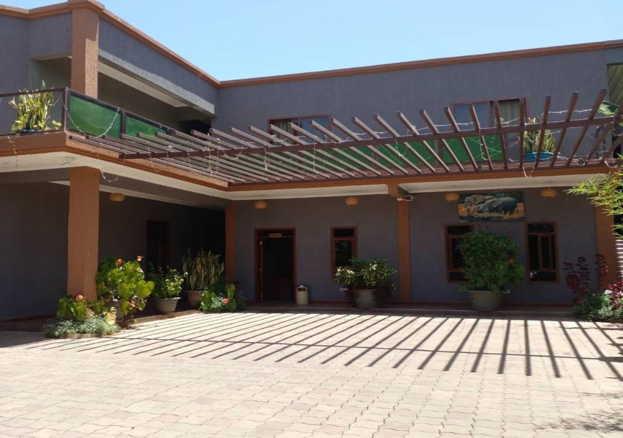 Lush Garden Business Hotel Arusha Exterior foto